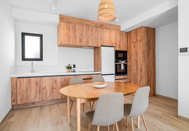 Apartamento de 2 habitaciones en San Miguel de Salinas en venta con piscina - 259.950 € (Ref: 9737821)