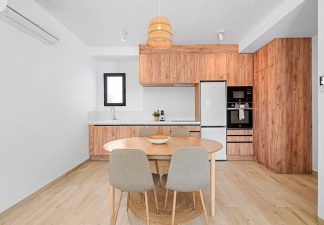 Apartamento de 2 habitaciones en San Miguel de Salinas en venta con piscina - 259.950 € (Ref: 9737821)