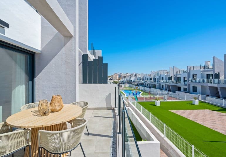 Apartamento de 2 habitaciones en San Miguel de Salinas en venta con piscina - 259.950 € (Ref: 9737821)