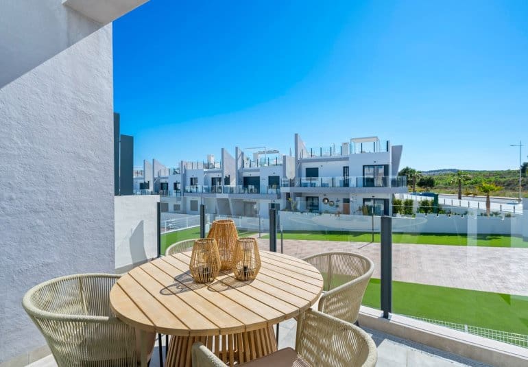 Apartamento de 2 habitaciones en San Miguel de Salinas en venta con piscina - 259.950 € (Ref: 9737821)