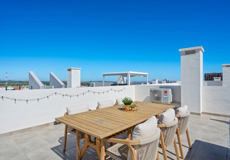 Apartamento de 2 habitaciones en San Miguel de Salinas en venta con piscina - 259.950 € (Ref: 9737821)