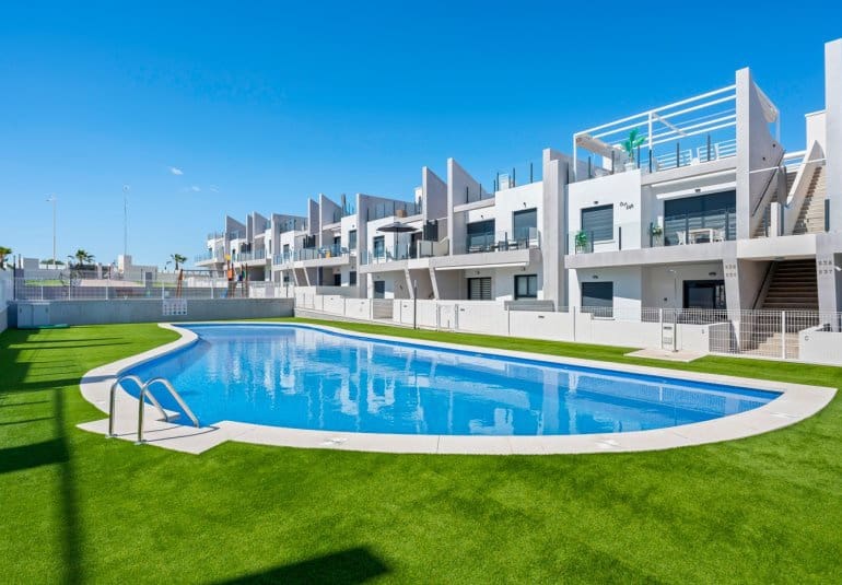 Apartamento de 2 habitaciones en San Miguel de Salinas en venta con piscina - 259.950 € (Ref: 9737821)