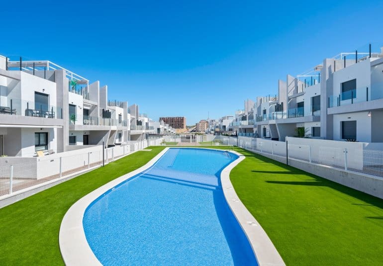Apartamento de 2 habitaciones en San Miguel de Salinas en venta con piscina - 259.950 € (Ref: 9737821)