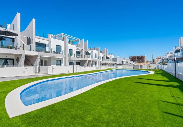 Apartamento de 2 habitaciones en San Miguel de Salinas en venta con piscina - 259.950 € (Ref: 9737821)