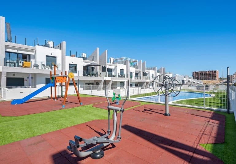 Apartamento de 2 habitaciones en San Miguel de Salinas en venta con piscina - 259.950 € (Ref: 9737821)