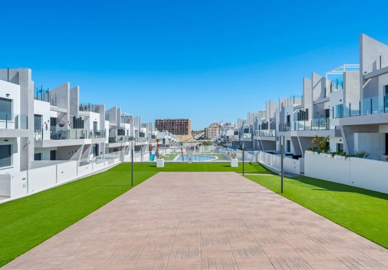 Apartamento de 2 habitaciones en San Miguel de Salinas en venta con piscina - 259.950 € (Ref: 9737821)