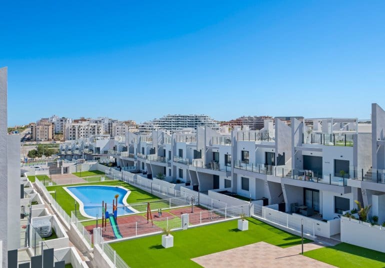 Apartamento de 2 habitaciones en San Miguel de Salinas en venta con piscina - 259.950 € (Ref: 9737821)