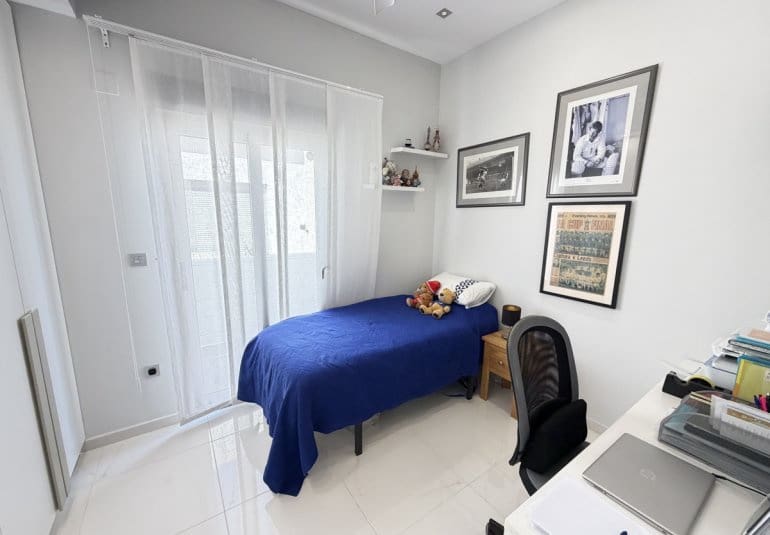 Chalet de 3 habitaciones en Villamartin en venta con piscina - 460.000 € (Ref: 9737822)