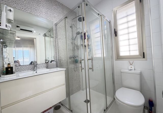 Chalet de 3 habitaciones en Villamartin, Orihuela en venta con piscina - 460.000 € (Ref: 9737822)