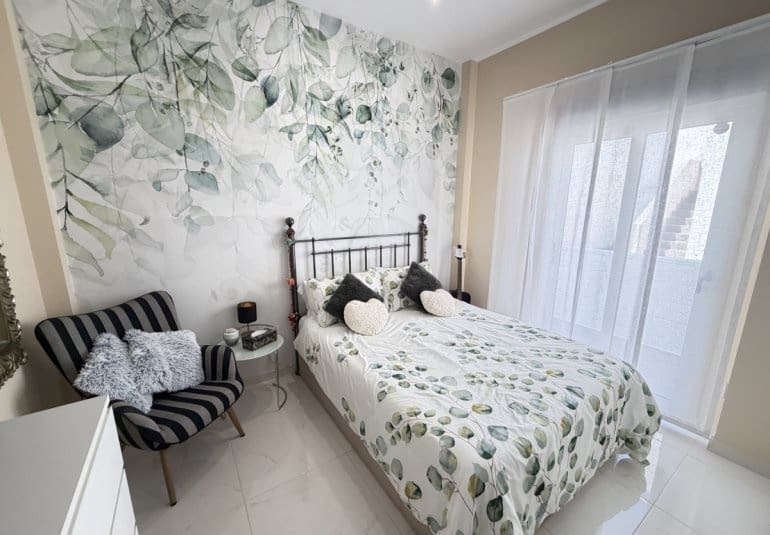 Chalet de 3 habitaciones en Villamartin en venta con piscina - 460.000 € (Ref: 9737822)