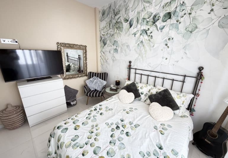 Chalet de 3 habitaciones en Villamartin en venta con piscina - 460.000 € (Ref: 9737822)