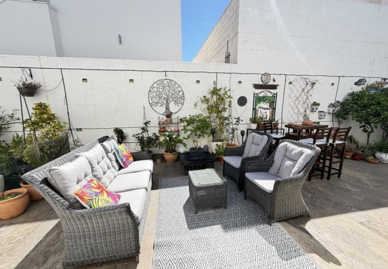 Chalet de 3 habitaciones en Villamartin en venta con piscina - 460.000 € (Ref: 9737822)