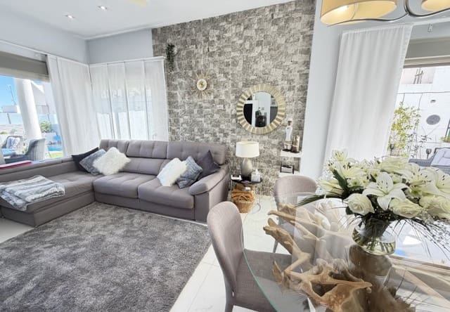 Chalet de 3 habitaciones en Villamartin, Orihuela en venta con piscina - 460.000 € (Ref: 9737822)