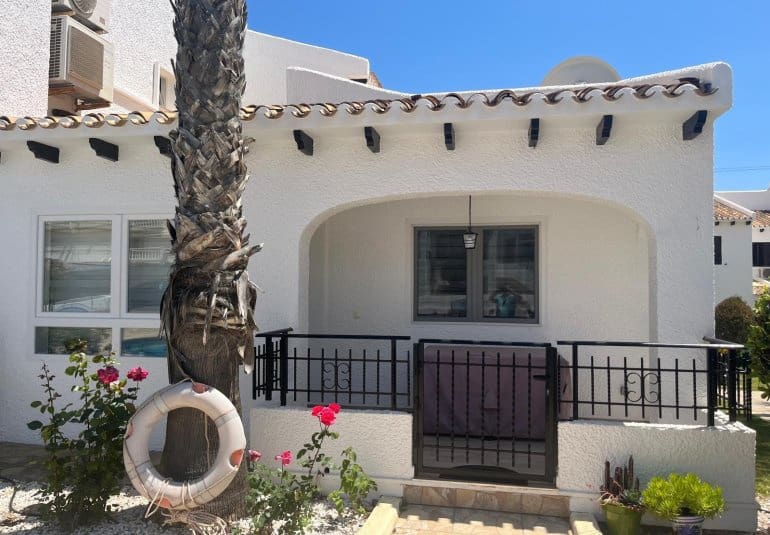2 bedroom Townhouse for sale in Cabo Roig with pool - € 269,000 (Ref: 9737827)