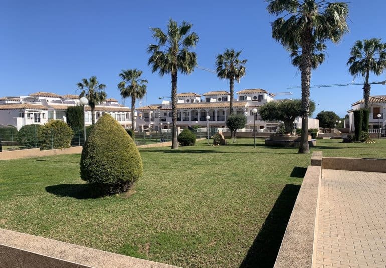 2 slaapkamer Huis te koop in Orihuela Costa met zwembad - € 189.950 (Ref: 9737829)