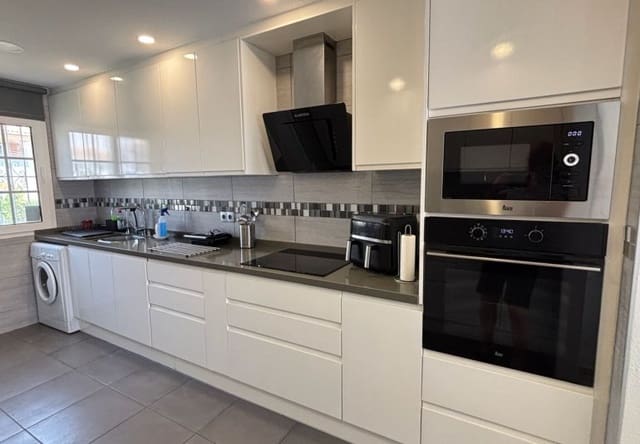 Chalet de 3 habitaciones en Villamartin, Orihuela en venta con piscina - 424.995 € (Ref: 9737830)