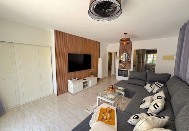 Chalet de 3 habitaciones en Villamartin, Orihuela en venta con piscina - 424.995 € (Ref: 9737830)