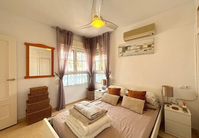 Chalet de 3 habitaciones en Villamartin, Orihuela en venta con piscina - 424.995 € (Ref: 9737830)