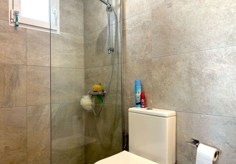 Chalet de 3 habitaciones en Villamartin en venta con piscina - 424.995 € (Ref: 9737830)