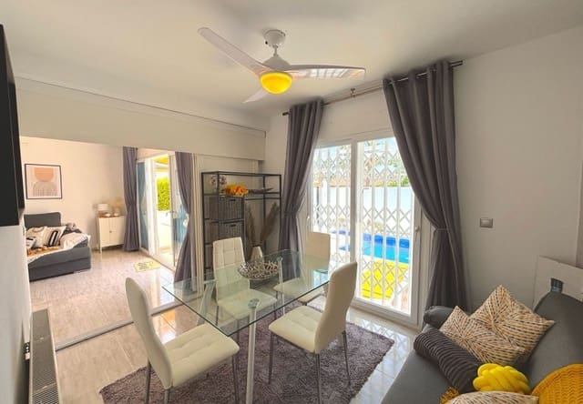 Chalet de 3 habitaciones en Villamartin, Orihuela en venta con piscina - 424.995 € (Ref: 9737830)