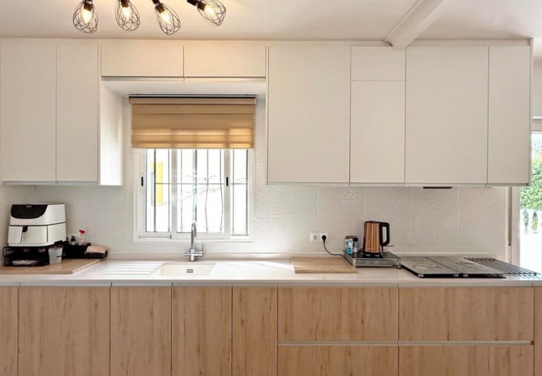 Chalet de 2 habitaciones en Villamartin en venta con piscina - 414.900 € (Ref: 9737832)