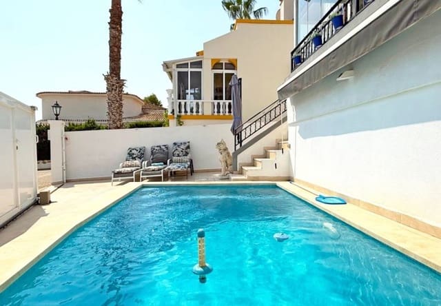 Chalet de 2 habitaciones en Villamartin, Orihuela en venta con piscina - 414.900 € (Ref: 9737832)