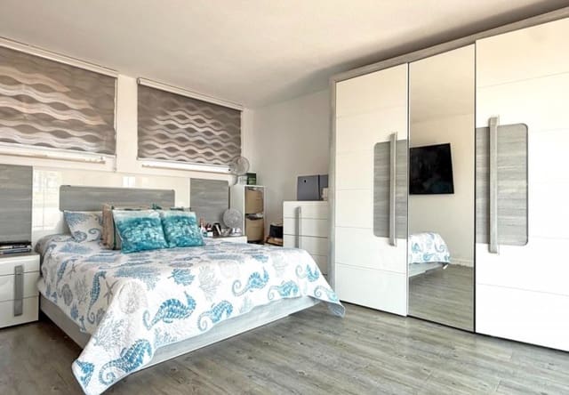 Chalet de 2 habitaciones en Villamartin, Orihuela en venta con piscina - 414.900 € (Ref: 9737832)