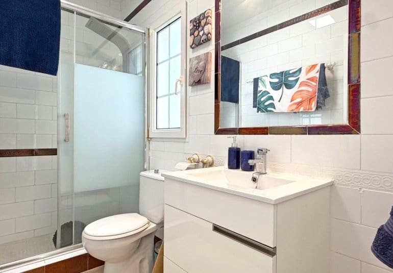 Chalet de 2 habitaciones en Villamartin en venta con piscina - 414.900 € (Ref: 9737832)