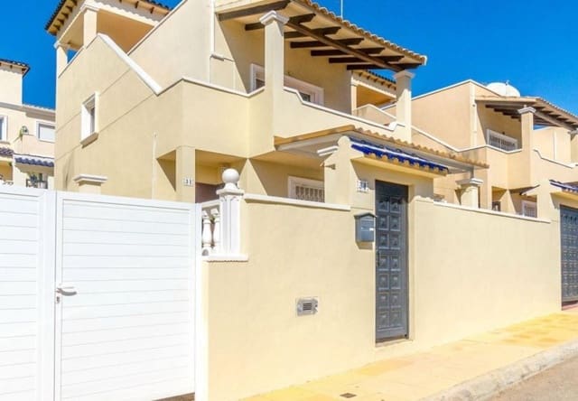 Chalet de 3 habitaciones en Villamartin, Orihuela en venta con piscina - 295.000 € (Ref: 9737833)