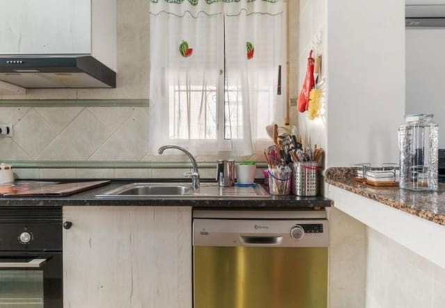 Chalet de 3 habitaciones en Villamartin, Orihuela en venta con piscina - 295.000 € (Ref: 9737833)