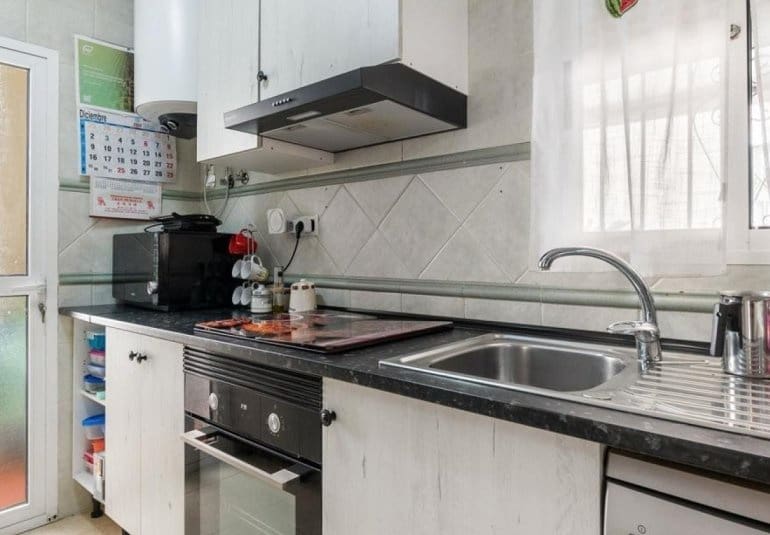 Chalet de 3 habitaciones en Villamartin en venta con piscina - 295.000 € (Ref: 9737833)