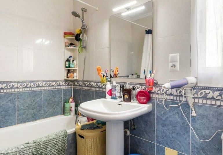 Chalet de 3 habitaciones en Villamartin en venta con piscina - 295.000 € (Ref: 9737833)