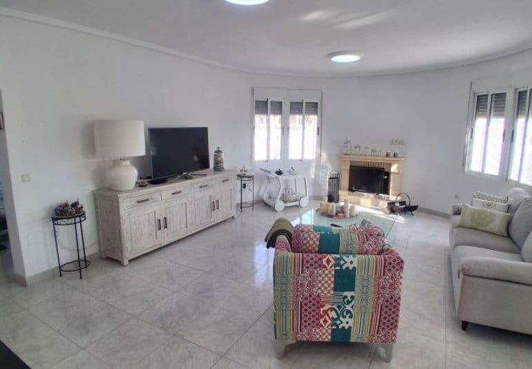 5 bedroom Villa for sale in Rojales with pool - € 539,995 (Ref: 9737837)