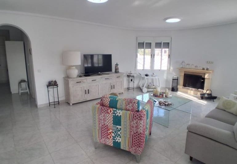 5 bedroom Villa for sale in Rojales with pool - € 539,995 (Ref: 9737837)