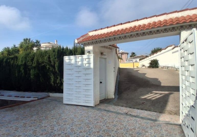 5 bedroom Villa for sale in Rojales with pool - € 539,995 (Ref: 9737837)