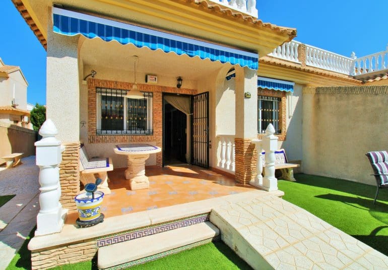 3 bedroom Townhouse for sale in Playa Flamenca with pool - € 249,950 (Ref: 9737841)