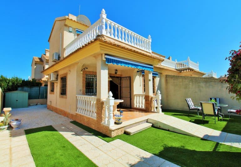 3 bedroom Townhouse for sale in Playa Flamenca with pool - € 249,950 (Ref: 9737841)