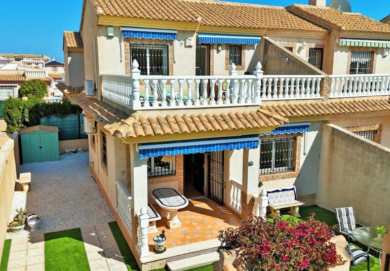 3 bedroom Townhouse for sale in Playa Flamenca with pool - € 249,950 (Ref: 9737841)