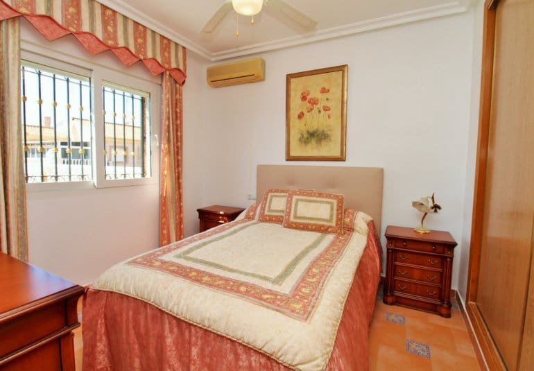 3 bedroom Townhouse for sale in Playa Flamenca with pool - € 249,950 (Ref: 9737841)