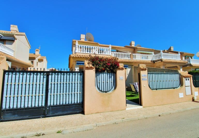 3 bedroom Townhouse for sale in Playa Flamenca with pool - € 249,950 (Ref: 9737841)