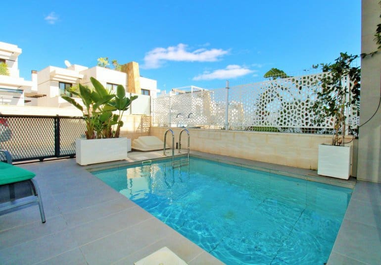 Casa de 2 habitaciones en Villamartin en venta con piscina - 294.990 € (Ref: 9737842)