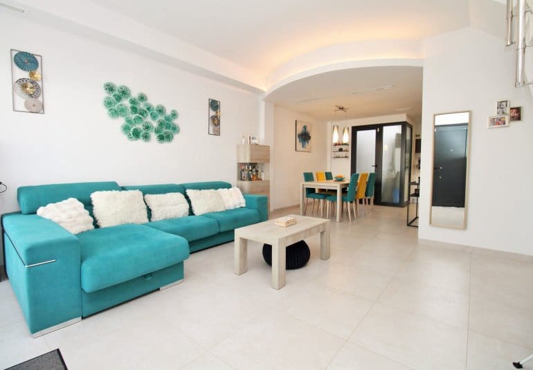 Casa de 2 habitaciones en Villamartin en venta con piscina - 294.990 € (Ref: 9737842)