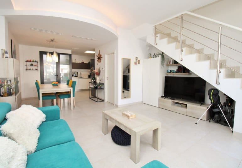 Casa de 2 habitaciones en Villamartin en venta con piscina - 294.990 € (Ref: 9737842)