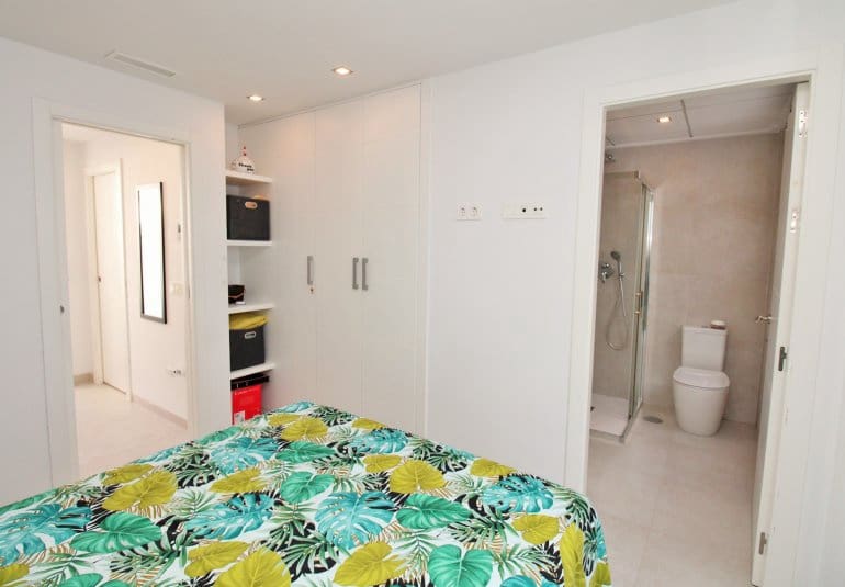 Casa de 2 habitaciones en Villamartin en venta con piscina - 294.990 € (Ref: 9737842)