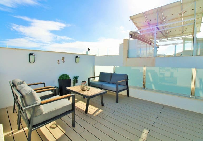 Casa de 2 habitaciones en Villamartin en venta con piscina - 294.990 € (Ref: 9737842)