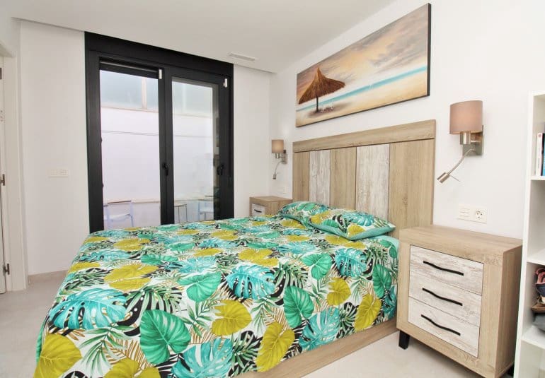 Casa de 2 habitaciones en Villamartin en venta con piscina - 294.990 € (Ref: 9737842)