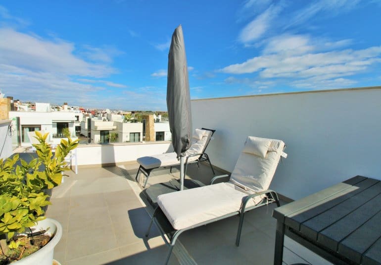 Casa de 2 habitaciones en Villamartin en venta con piscina - 294.990 € (Ref: 9737842)