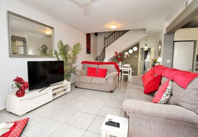 Casa de 4 habitaciones en Villamartin, Orihuela en venta con piscina - 295.000 € (Ref: 9737843)