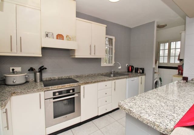 Casa de 4 habitaciones en Villamartin, Orihuela en venta con piscina - 295.000 € (Ref: 9737843)