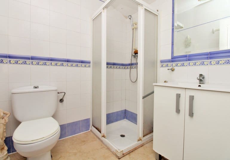 Casa de 4 habitaciones en Villamartin en venta con piscina - 295.000 € (Ref: 9737843)